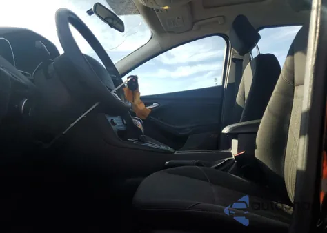 2016 Ford Focus Se z USA, uszkodzony, nr VIN 1FADP3F21GL203842